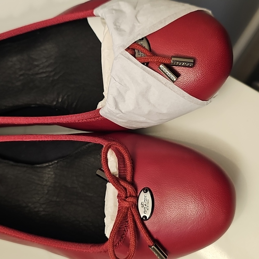 Coach Lara Flats In Black Cherry. New In Box. Women's Size 8.5. - Picture 4 of 8
